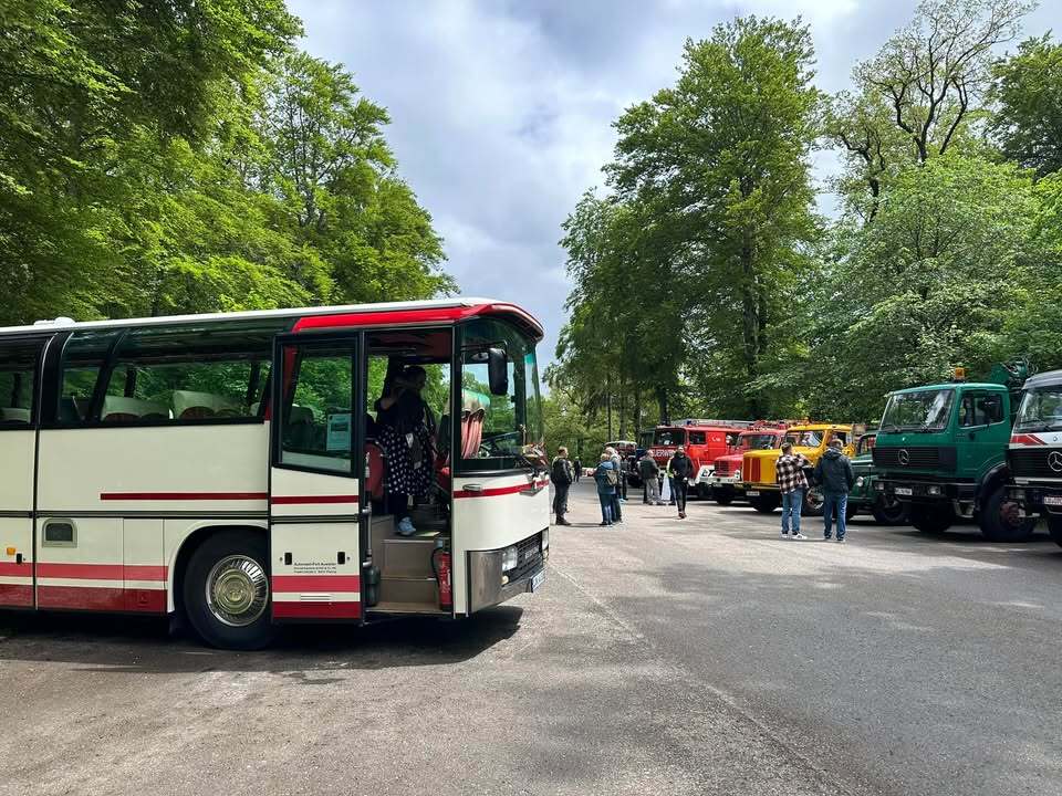 Das lange Wochenende verbringen wir auf der Schwäbischen Alb! Unser Mitglied Frank Gerber & Familie, mit den  Freunde historischer LKW haben wieder ein beträchtliches Treffen mit über 200Fahrzeugen auf die Beine gestellt.  Bis Sonntag könnt ihr hier tolle Fahrzeuge bestaunen 🤩. Wir sagen DANKE